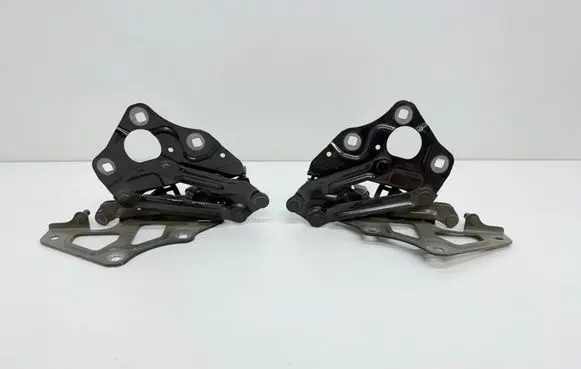 Engine bonnet/hood hinges