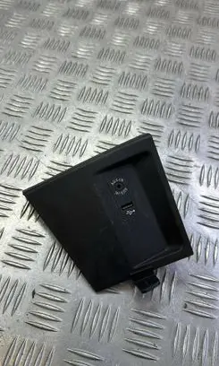 BMW X1 F48 F49 USB socket connector 9319542