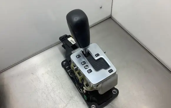 Volvo V70 Gear shifter/selector 30759121