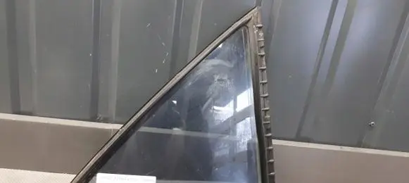 Lexus IS 200-300 Rear side window