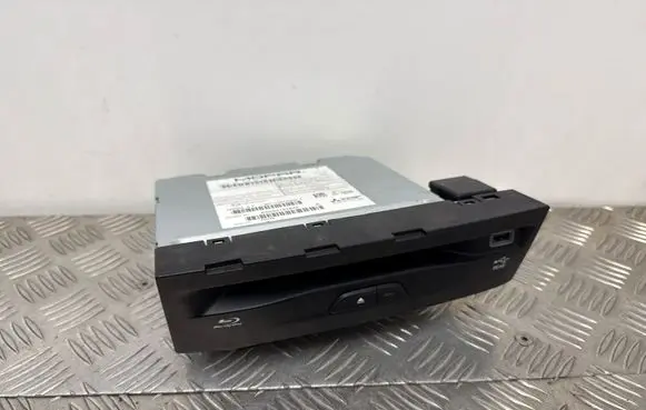 Chrysler Pacifica Radio/CD/DVD/GPS head unit P05091978AF