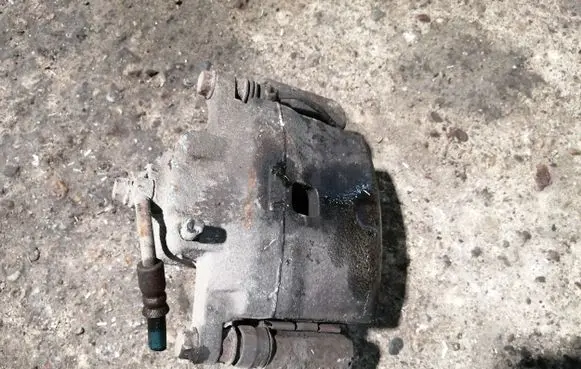 Front brake caliper