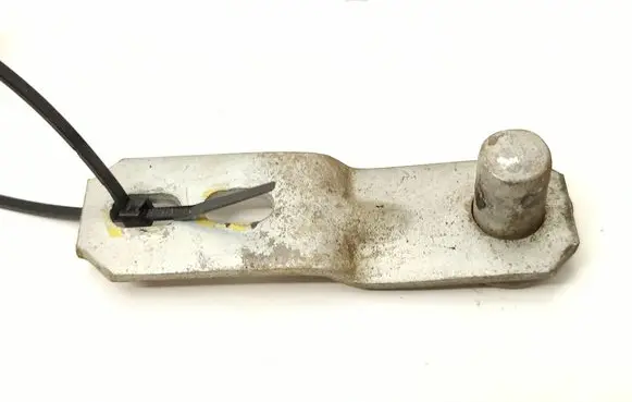 Volkswagen K70 Trunk lock loop 