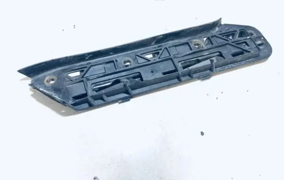 Front bumper mounting bracket