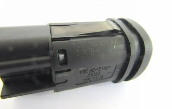 Mazda Tribute Windscreen/window heater switch YC1T