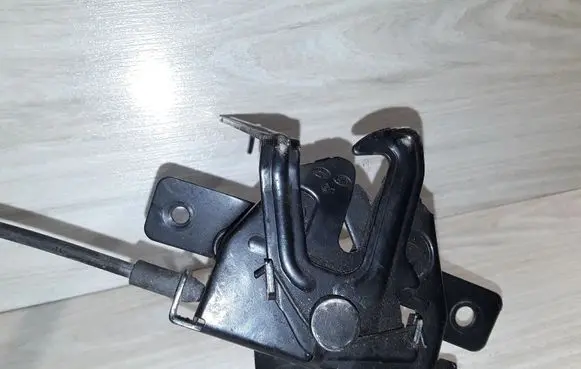 Hyundai i20 (PB PBT) Engine bonnet/hood lock/catch