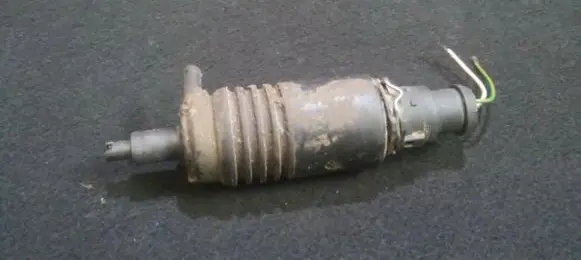 Audi A4 S4 B5 8D Windscreen/windshield washer pump 4a095565