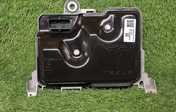 Tesla Model 3 Central body control module 156930300A 1569303