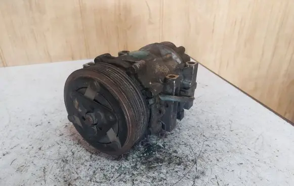Renault Megane I Air conditioning (A/C) compressor (pump) SD7V16 3M5H19D629AB 9201709324