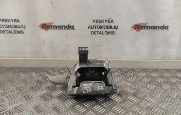 Volkswagen Tiguan Engine mount bracket 5N0199262