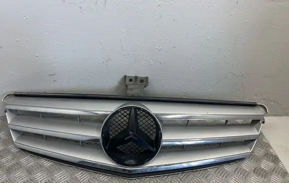 Mercedes-Benz C W204 Front bumper upper radiator grill A2048800023