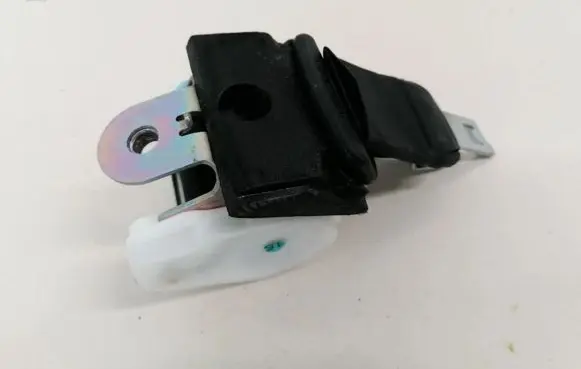 Middle seatbelt (rear)