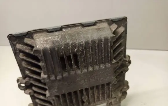 Volvo V50 Engine control unit/module 30729065A 5WS40092I