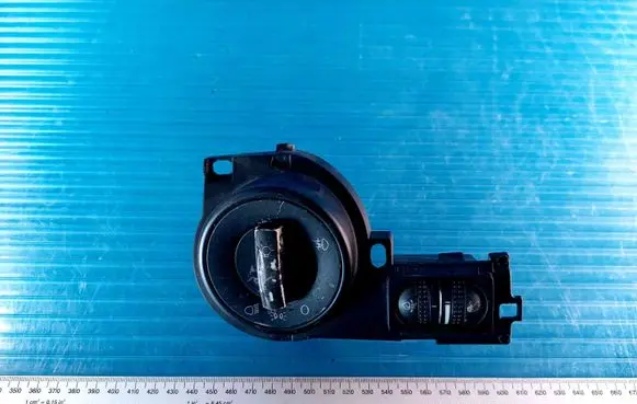 Volkswagen Touareg I Headlight level height control switch 7L6858903AA