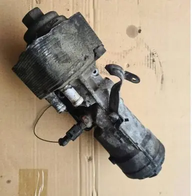 Volkswagen Touran I Oil filter mounting bracket 045115389E