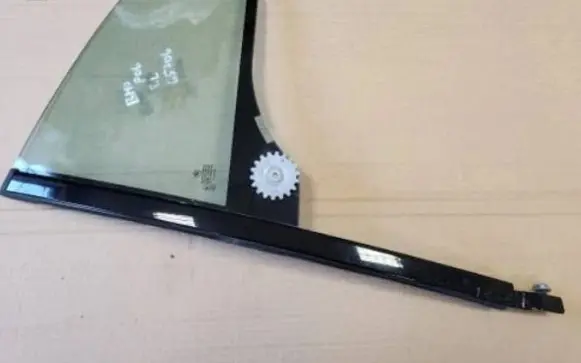 BMW 6 F06 Gran coupe Sliding door window/glass NE65706