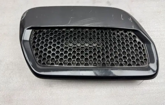 Ford Mustang VI Bonnet/hood grill JR3B16C928