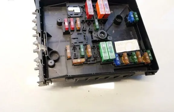 Volkswagen Golf V Fuse box set 1k0937125a