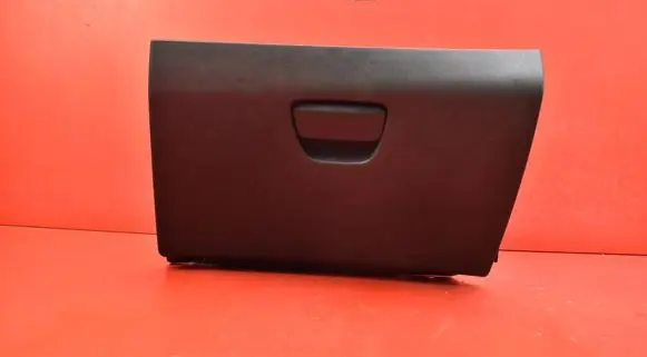 Glove box