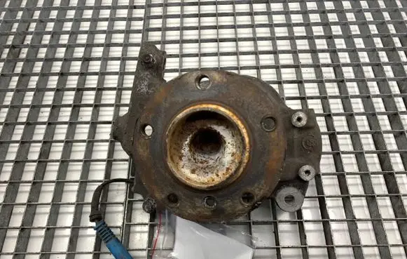 BMW 5 E60 E61 Front wheel hub spindle knuckle 6760953