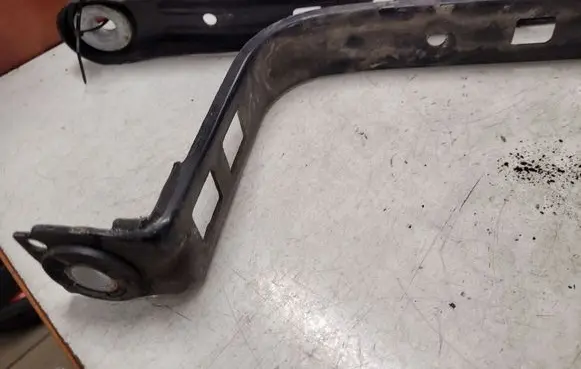 Mercedes-Benz E W212 Fuel tank mounting bracket A2124700240