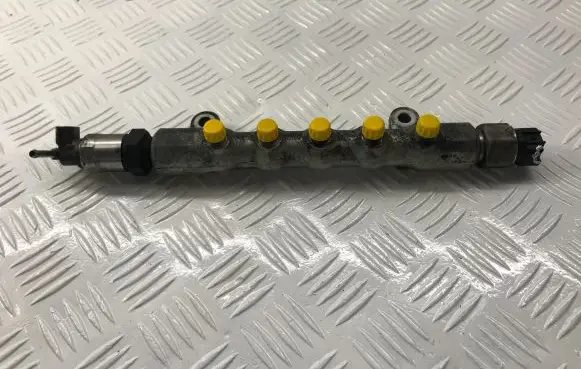 Toyota Corolla Verso AR10 Fuel main line pipe 238100R020 8945860010