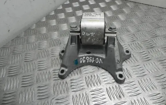 Mercedes-Benz C AMG W205 Engine mount bracket A2052403400 VD19890