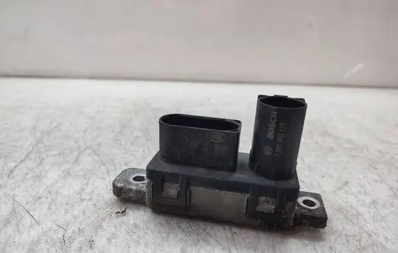 Glow plug pre-heat relay