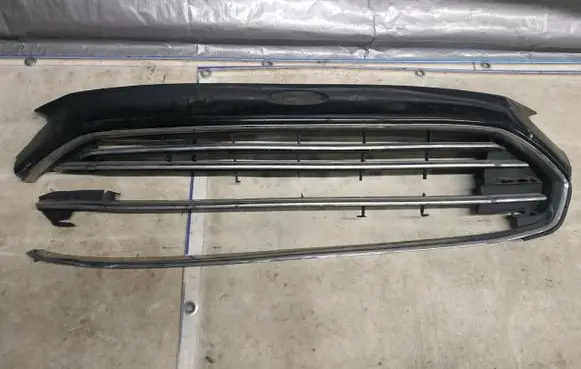 Ford Mondeo MK V Front bumper upper radiator grill
