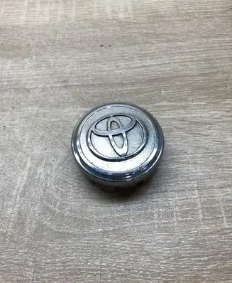 Toyota Avensis T250 R15 wheel hub/cap/trim 