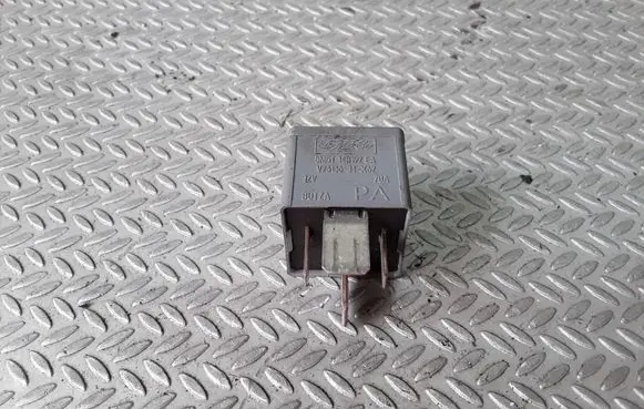 Ford Mondeo Mk III Other relay 5M5T14B192EA V23136J4X62