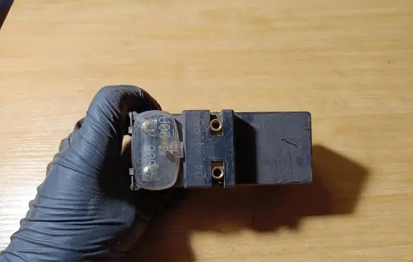 Volkswagen PASSAT B3 Coolant fan relay 357919506A 898719000