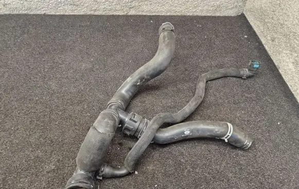 Land Rover Range Rover Sport L494 Engine coolant pipe/hose HPLA8260DB FPLA8584CB
