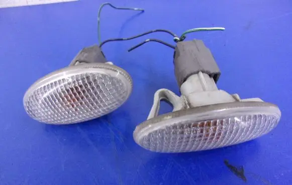 Mazda MPV II LW Front fender indicator light
