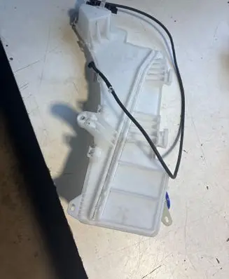 Citroen C5 Aircross Windshield washer fluid reservoir/tank 9826400780