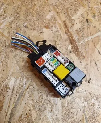 Peugeot 3008 II Fuse module 9665492680 70171210 018014781