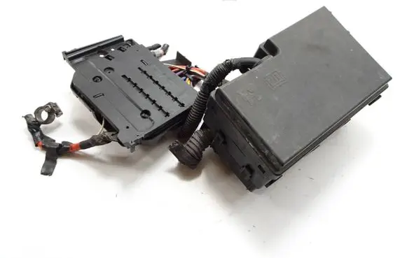 Ford Focus Fuse module AV6T14A067AC 5B0010107 165438