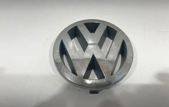 Manufacturer badge logo/emblem