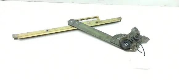 Rear door manual window regulator