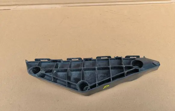Toyota Avensis T270 Front bumper mounting bracket 5253505050