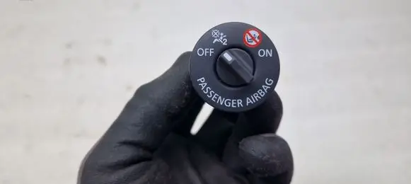 Renault Captur Passenger airbag on/off switch 681995290R