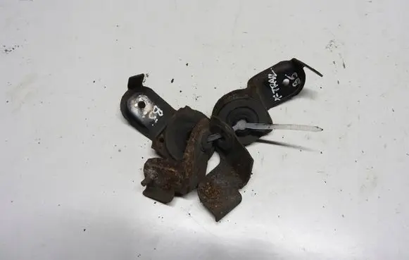 Nissan X-Trail T30 Other engine bay part ghj61