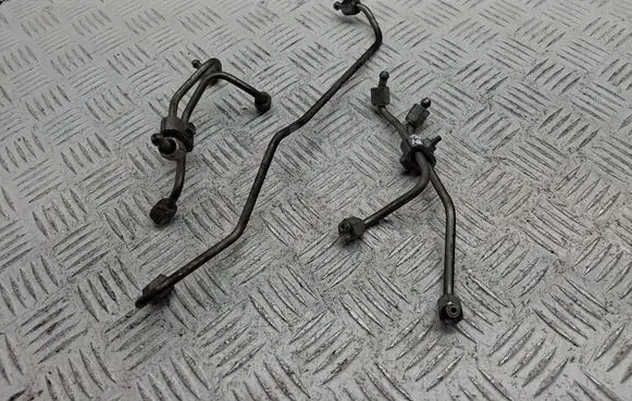 Toyota Avensis T250 Fuel injector supply line/pipe 237010R020 237020R020 237030R020