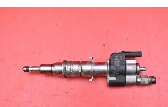 BMW 7 F01 F02 F03 F04 Fuel injector 7585261