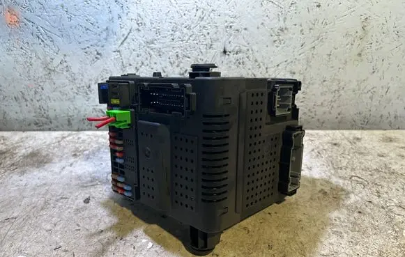 Volvo S60 Fuse module 30786889 07W395 28087583