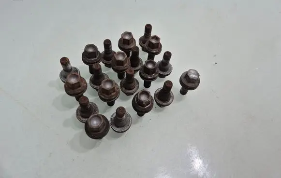 Peugeot 5008 II Nuts/bolts 