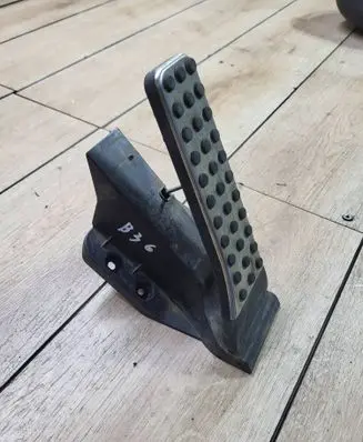Mercedes-Benz C W204 Accelerator throttle pedal A2043000182