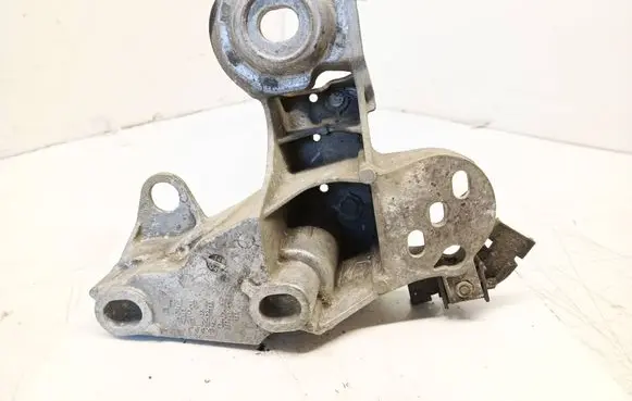 Audi A6 S6 C5 4B Engine mounting bracket 8E0199352D LS112CU