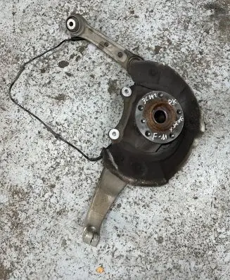 BMW 5 F10 F11 Front wheel hub 6872888