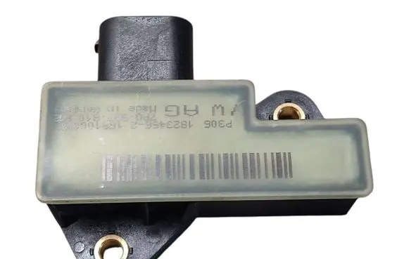 Volkswagen Touareg II Brake pedal sensor switch 7P0927810